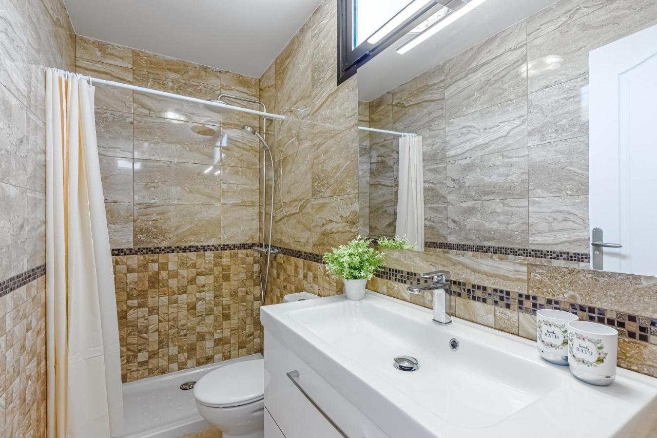 Apartment Apart America - 150 Meters From The Beach, Free Wi-Fi Арона Экстерьер фото