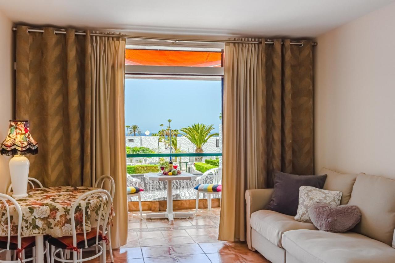 Apartment Apart America - 150 Meters From The Beach, Free Wi-Fi Арона Экстерьер фото