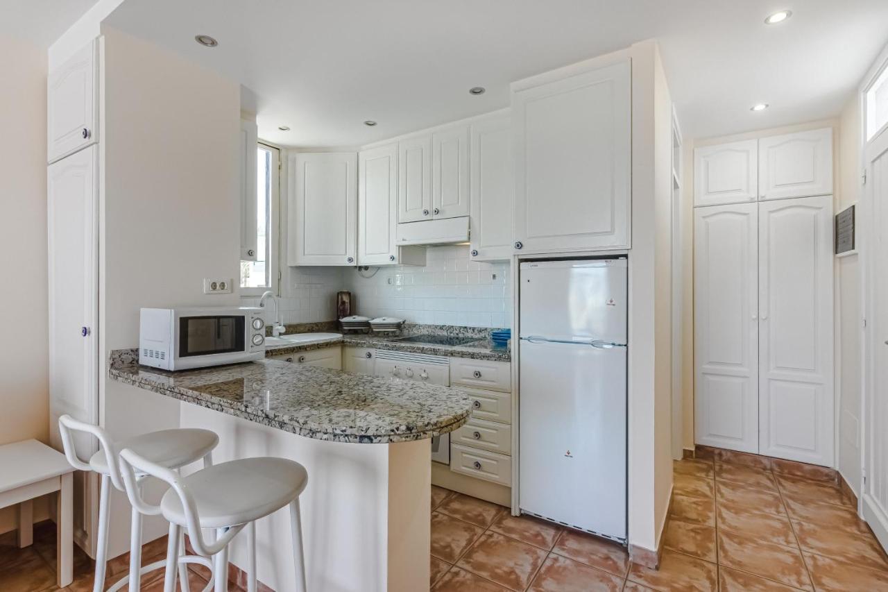 Apartment Apart America - 150 Meters From The Beach, Free Wi-Fi Арона Экстерьер фото