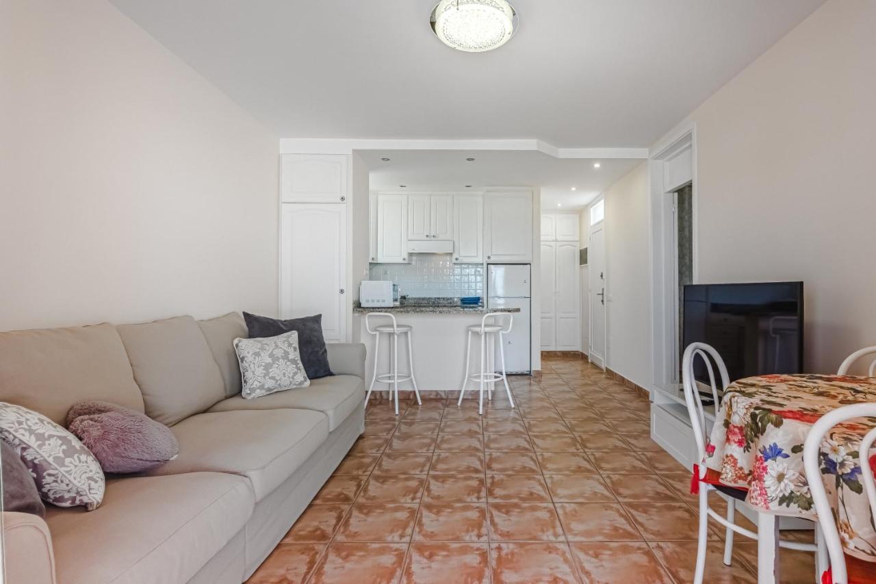Apartment Apart America - 150 Meters From The Beach, Free Wi-Fi Арона Экстерьер фото