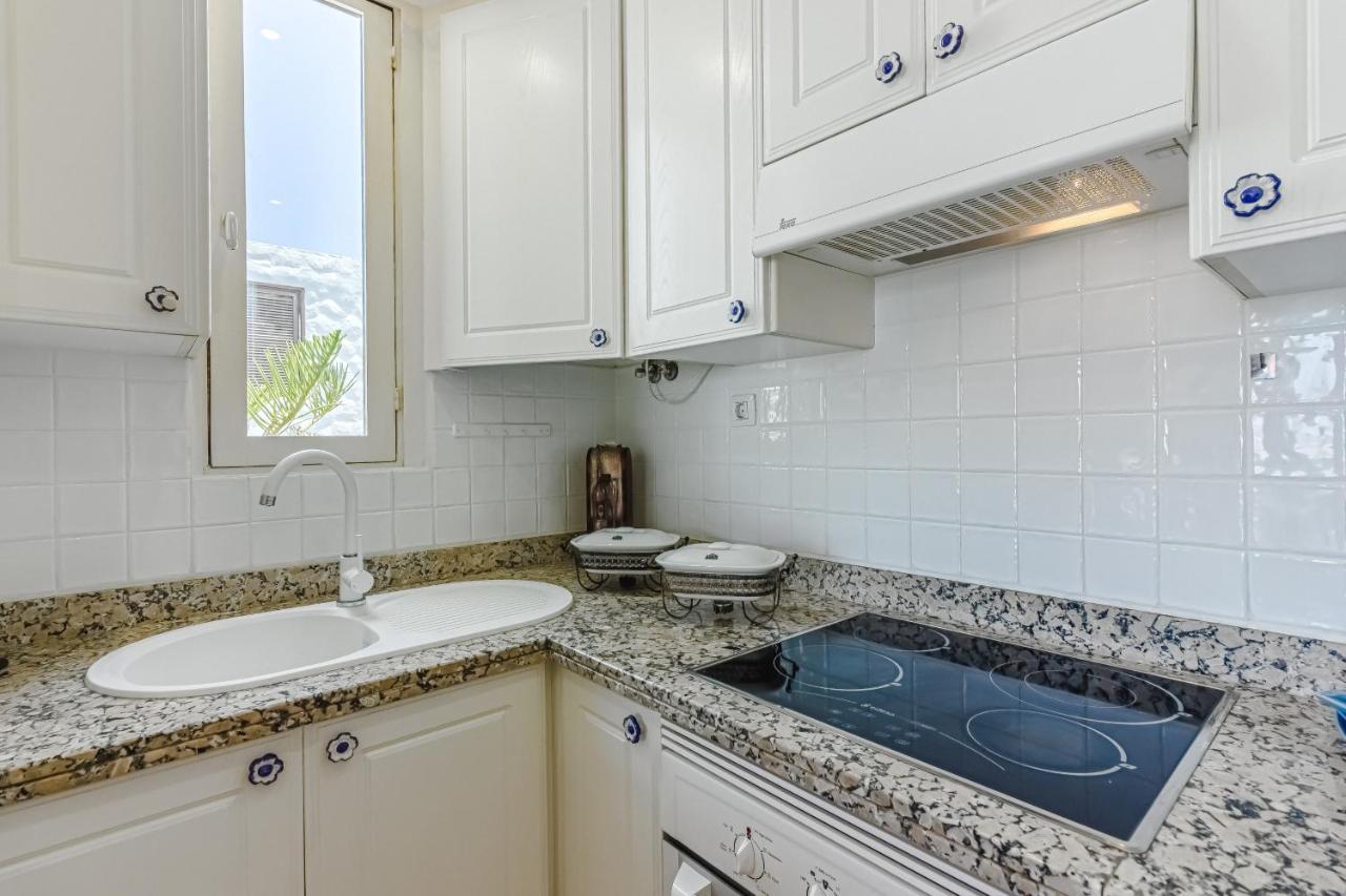 Apartment Apart America - 150 Meters From The Beach, Free Wi-Fi Арона Экстерьер фото