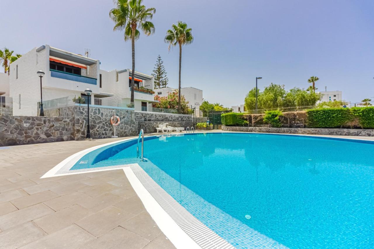 Apartment Apart America - 150 Meters From The Beach, Free Wi-Fi Арона Экстерьер фото