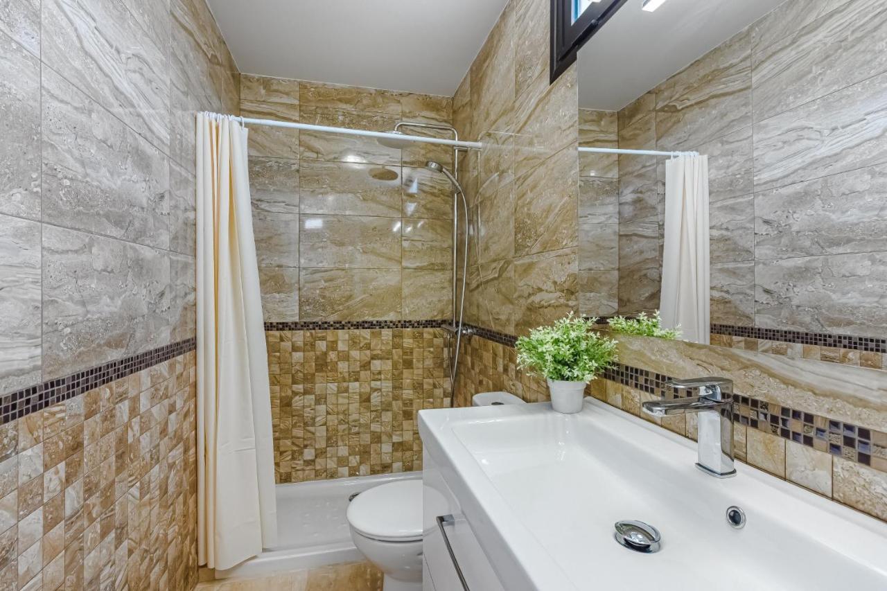 Apartment Apart America - 150 Meters From The Beach, Free Wi-Fi Арона Экстерьер фото