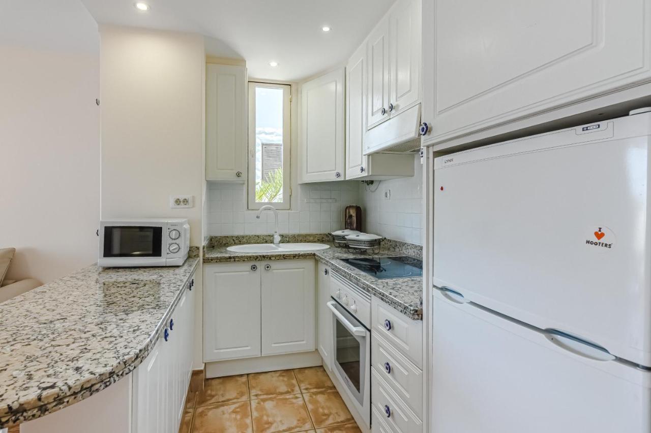 Apartment Apart America - 150 Meters From The Beach, Free Wi-Fi Арона Экстерьер фото