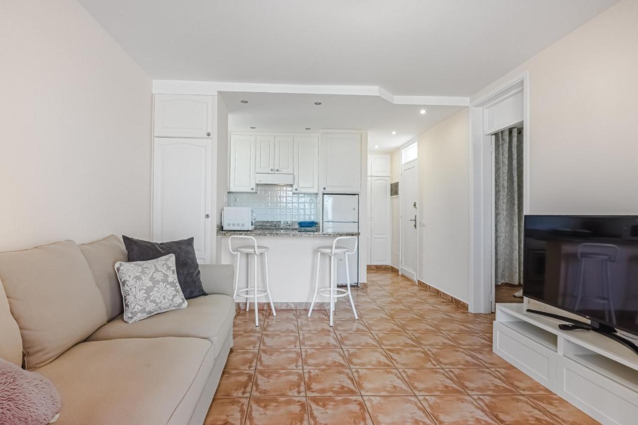 Apartment Apart America - 150 Meters From The Beach, Free Wi-Fi Арона Экстерьер фото