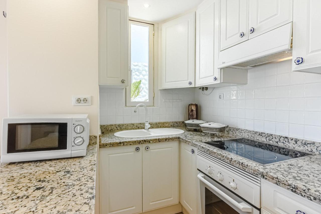 Apartment Apart America - 150 Meters From The Beach, Free Wi-Fi Арона Экстерьер фото